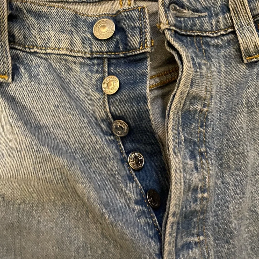 LEVI - Picture 4 of 5